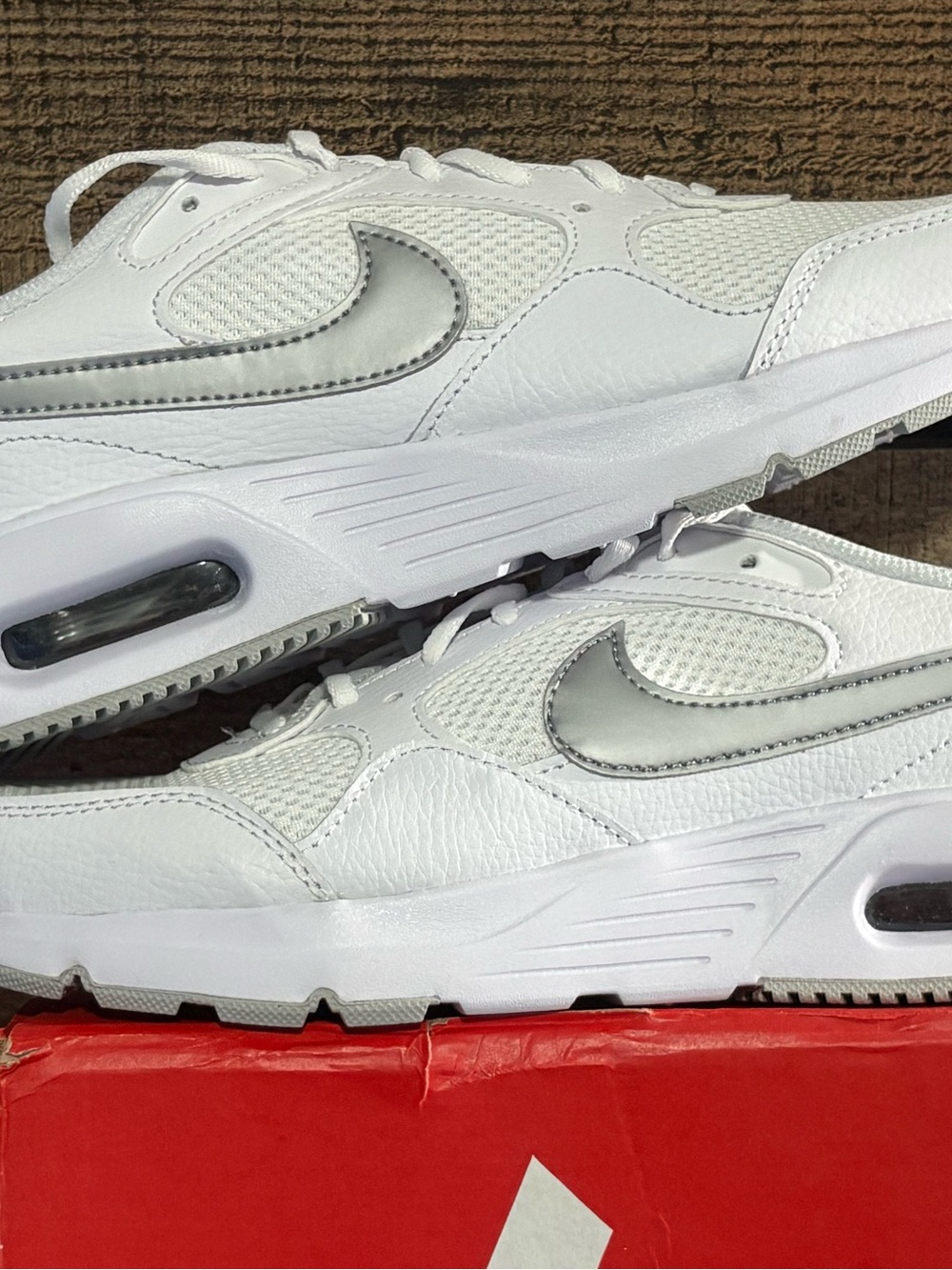 Nike women’s 9.5 White & Silver Low-Top Air Cushion Sneakers